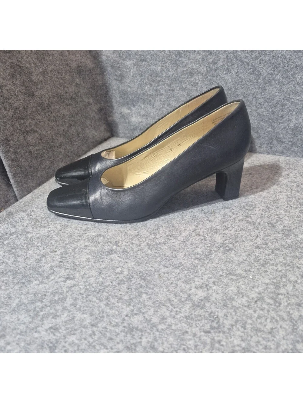 Etienne Aigner Women's Blue Classic Leather Pumps Sz 9M Slip On Spain Cap Toe